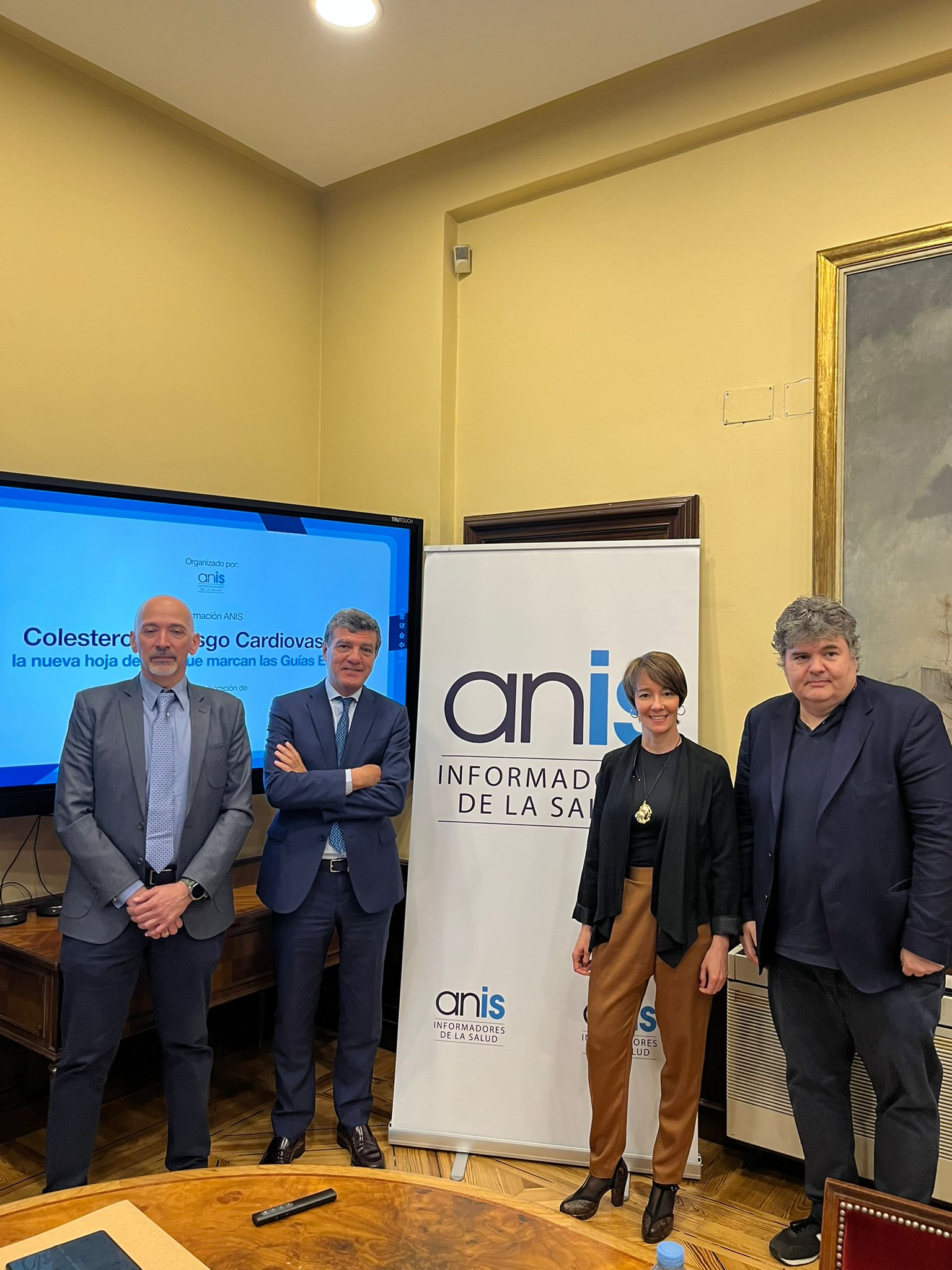 Leopoldo Pérez de Isla, jefe de sección en el Hospital Clínico San Carlos, José Luis Zamorano, jefe de servicio de cardiología en el Hospital Ramón y Cajal, Raquel Coca, Head de Especialidades en Daiichi Sankyo España, y Javier Granda, vicepresidente de ANIS