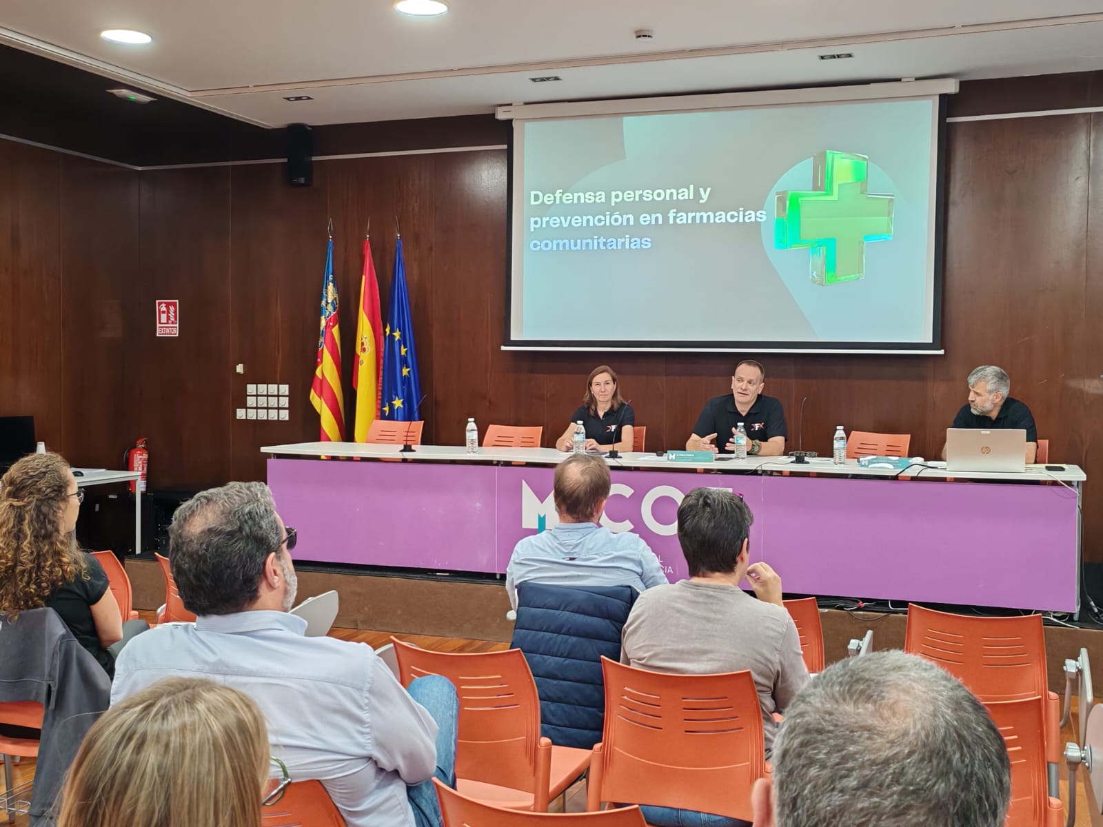 Farmacéuticos valencianos refuerzan su seguridad con formación pionera en prevención de robos y gestión de conflictos