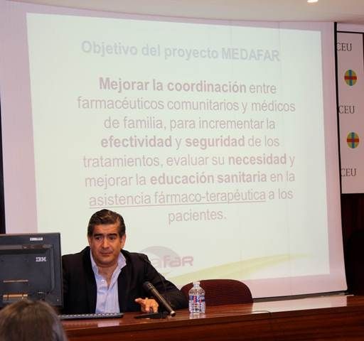 Esteve presenta en la CEU-UCH su apuesta tecnológica para favorecer la comunicación entre pacientes y miembros del equipo de salud