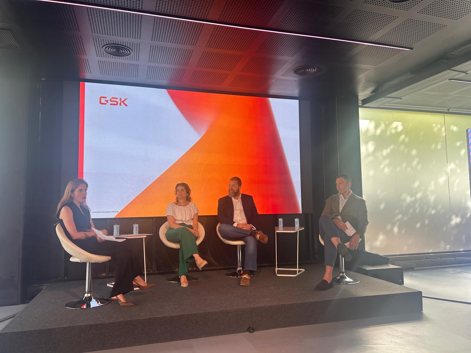 Los Dres Ismael García Moguel, José Miguel Villacampa, Silvia Sánchez y Leticia Luján durante la presentación de Exdensur (depemokimab) a la prensa