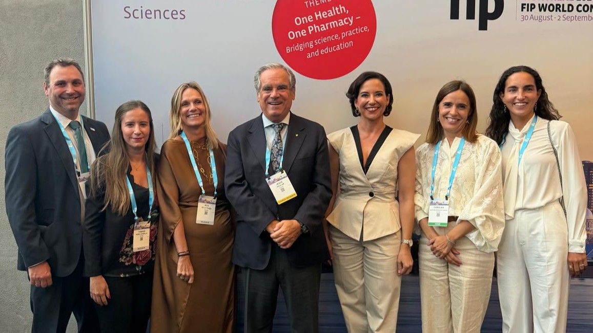 Miembros del CGCOF en el 84 Congreso Mundial Farmacéutico de Montreal.
