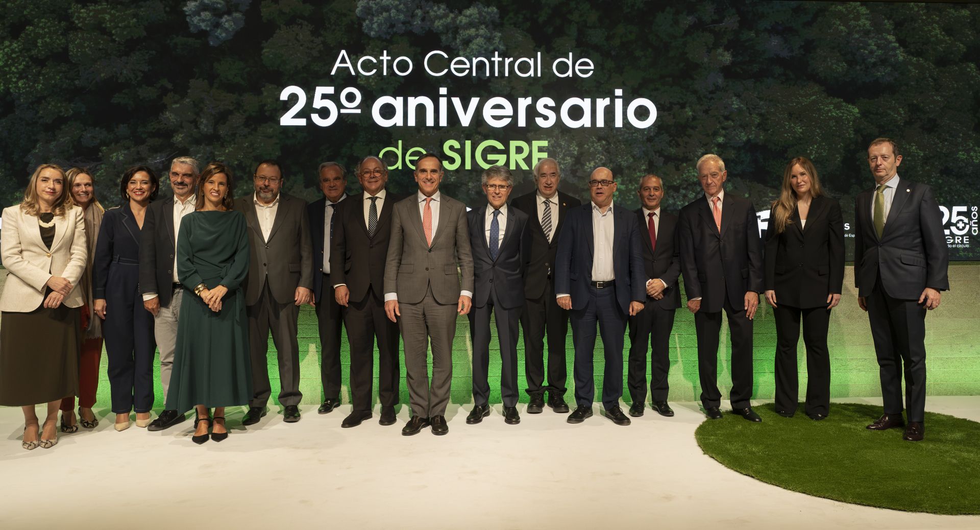 Foto de familia del acto central del 25 aniversario de SIGRE Foto de familia del acto central del 25 aniversario de SIGRE