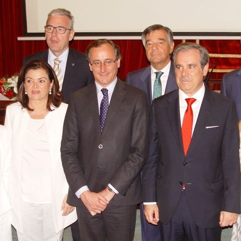 Jesús Aguilar solicita a Sanidad que no se limite a los pacientes la disponibilidad de los medicamentos a través de las farmacias