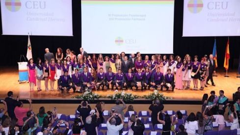 La Facultad de Ciencias de la Salud de la CEU-UCH celebra la graduación de la nueva promoción de Farmacia La Facultad de Ciencias de la Salud de la CEU-UCH celebra la graduación de la nueva promoción de Farmacia