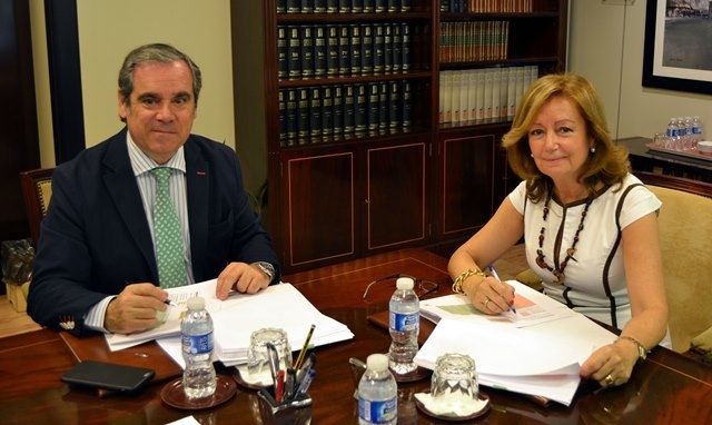 El Consejo General de Farmacéuticos e ISFAS firman el nuevo concierto de prestación farmacéutica al personal de las Fuerzas Armadas