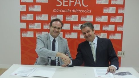 Farmacéuticos comunitarios y formulistas firman un convenio de colaboración