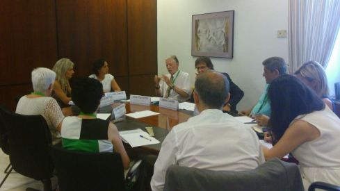 Asociaciones de pacientes piden a PSOE, PP e IU que la futura ley andaluza de Sanidad no incluya las subastas de medicamentos