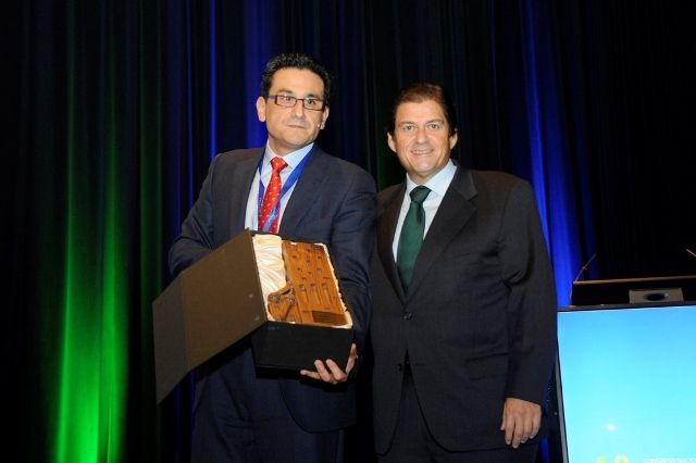 Kern Pharma recibió el Premio Industria de la Sociedad Española de Farmacia Hospitalaria Kern Pharma recibió el Premio Industria de la Sociedad Española de Farmacia Hospitalaria