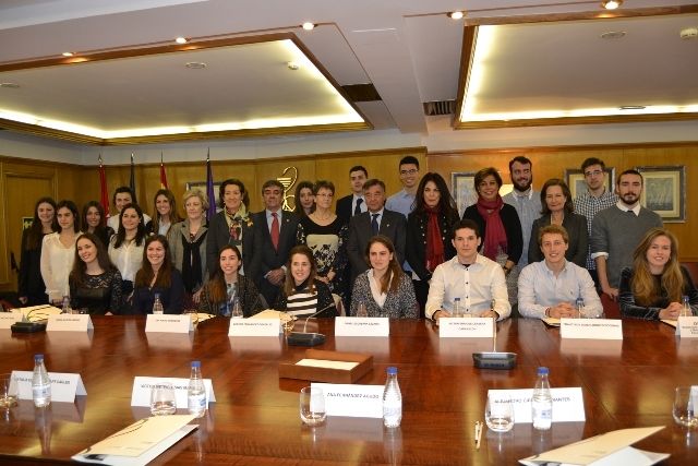El COF de Madrid otorga una ayuda complementaria a 20 alumnos becados con el Programa Erasmus de Farmacia de la UCM El COF de Madrid otorga una ayuda complementaria a 20 alumnos becados con el Programa Erasmus de Farmacia de la UCM