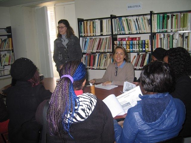 Alumnos y profesores del Grado en Nutrición de la CEU-UCH colaboran con Cáritas para formar a mujeres en riesgo de exclusión
