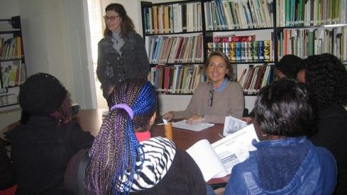 Alumnos y profesores del Grado en Nutrición de la CEU-UCH colaboran con Cáritas para formar a mujeres en riesgo de exclusión