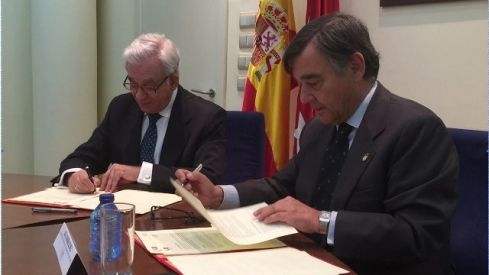 El COF de Madrid y la Consejería de Sanidad firman un convenio para promover la participación de la farmacia en programas de salud