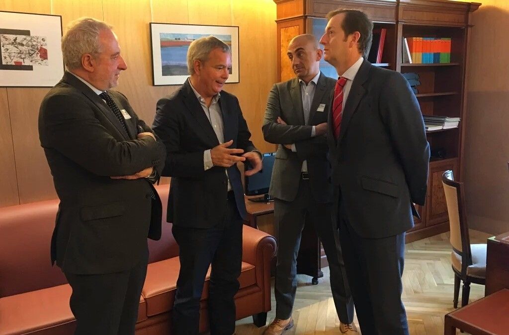 Representantes de FEDIFAR se reúnen con el presidente de la Comisión de Sanidad del Congreso