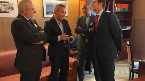 Representantes de FEDIFAR se reúnen con el presidente de la Comisión de Sanidad del Congreso