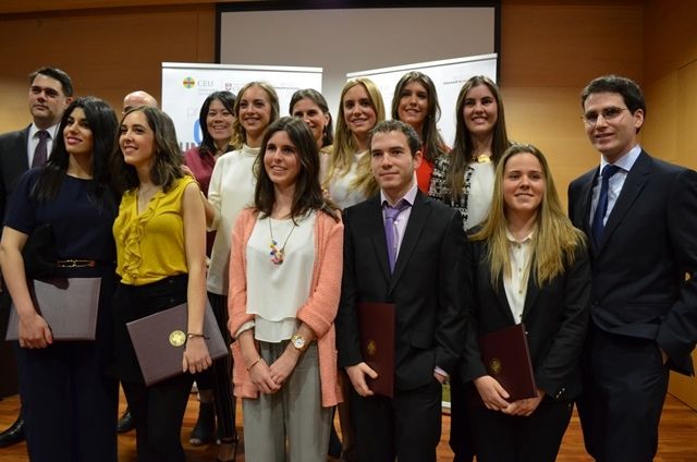 El Programa Bilingüe de Farmacia CEU-University of Chicago entrega los diplomas de `Clinical Trials Management and Regulatory Compliance´