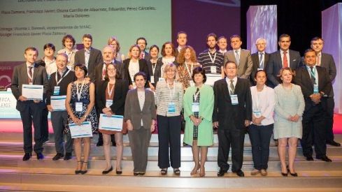 Una mayor colaboración del farmacéutico en la indicación y prescripción de medicamentos podría mejorar la atención al paciente y ganar eficiencia