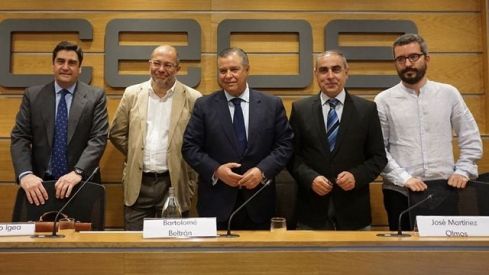 Los partidos políticos destacan la eficacia y eficiencia del modelo farmacéutico español