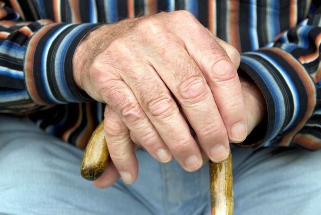Paciente anciano con diabetes y pérdida repentina de visión