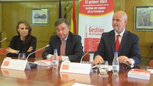 Presentado el libro «Todo lo que debe saber sobre gestión de la farmacia. Liderar personas»