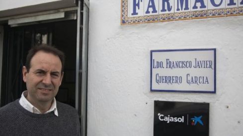 Los farmacéuticos de Ourense abordan junto a SEFAR medidas para apoyar a las boticas rurales de la provincia