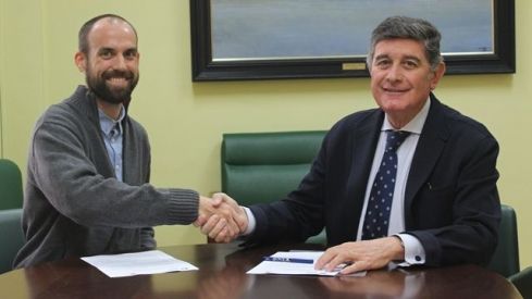 El COF de Sevilla y Farmamundi firman un convenio en defensa de la salud universal
