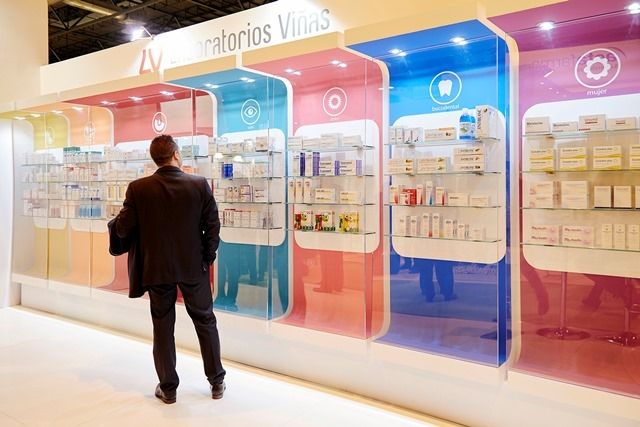 Laboratorios Viñas llena con nuevas experiencias su stand en Infarma 2017