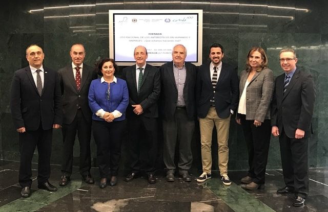 Médicos, veterinarios y farmacéuticos de Bizkaia debaten sobre las resistencias a los antimicrobianos