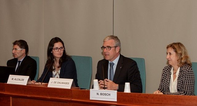 Más de 600 farmacéuticos de Barcelona se forman sobre cómo detectar los riesgos de la población de padecer un cáncer de piel