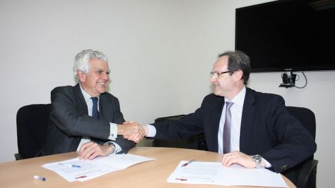 SEFAC y AECC firman un convenio para mejorar la atención de las personas con cáncer SEFAC y AECC firman un convenio para mejorar la atención de las personas con cáncer