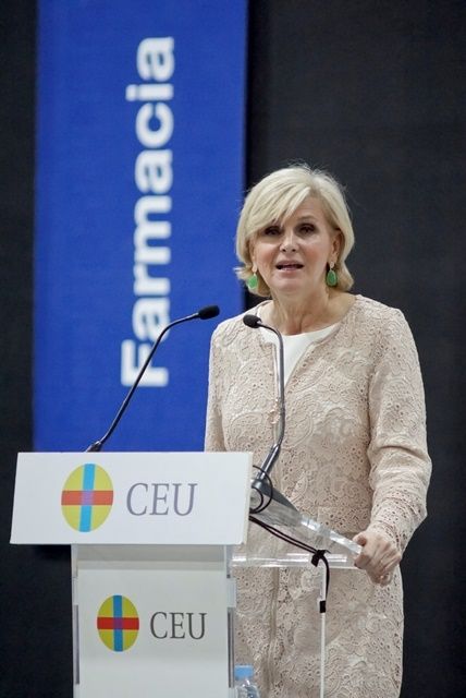 La directora de Salud Pública de la OMS, María Neira, madrina de la graduación de Farmacia del CEU