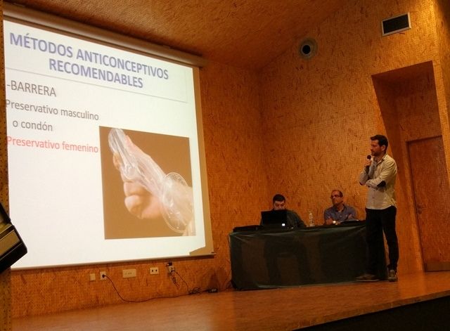 Los farmacéuticos de Salamanca asesoran a los escolares sobre ETS, piercings y tatuajes