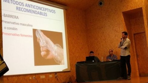 Los farmacéuticos de Salamanca asesoran a los escolares sobre ETS, piercings y tatuajes