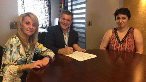 Adefarma y Grupo Fm-40 firman un convenio de colaboración