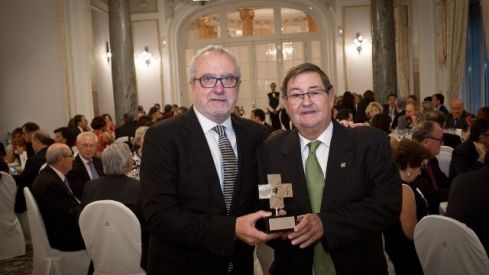 Tomás Manuel Espuny recibió la Gran Cruz de la Cooperación