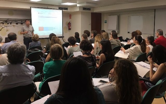 Farmacéuticos catalanes se forman para participar en la red de farmacias centinelas