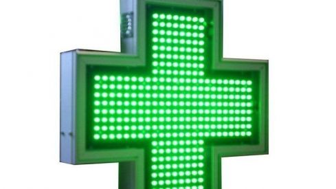 Campaña de recogida de firmas a favor del uso de la cruz verde solo en las farmacias