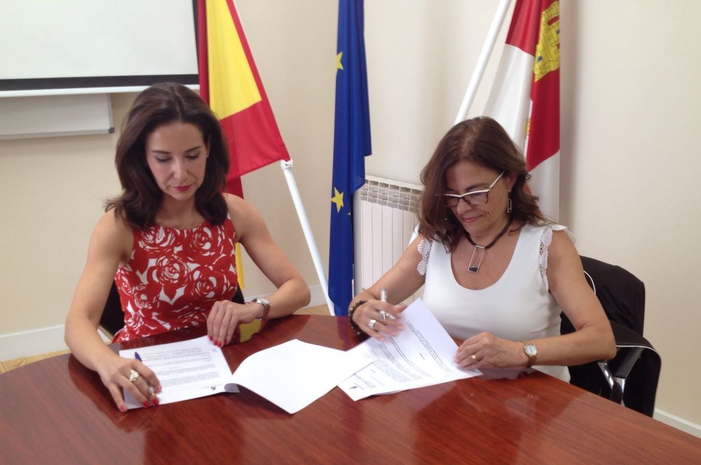 CONCYL y la Fundación Pharmaceutical Care firman un acuerdo para potenciar la formación e investigación farmacéutica