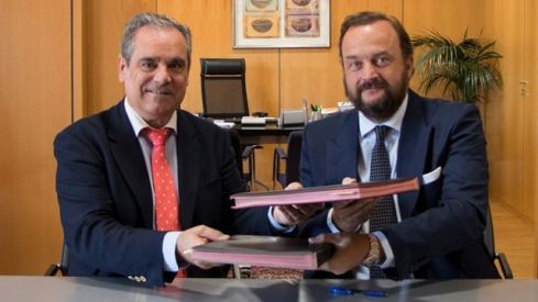 Consejo General de Farmacéuticos y Fundación Alcohol y Sociedad colaborarán en la prevención del consumo de bebidas alcohólicas en menores