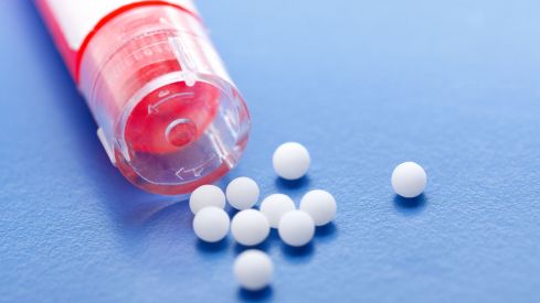 Los vocales de Plantas Medicinales y Homeopatía denuncian presiones para que los farmacéuticos no dispensen medicamentos homeopáticos