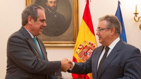 Juan Ignacio Zoido firma un Protocolo de actuación con el CGCOF para la prevención de los accidentes de tráfico relacionados con el medicamento