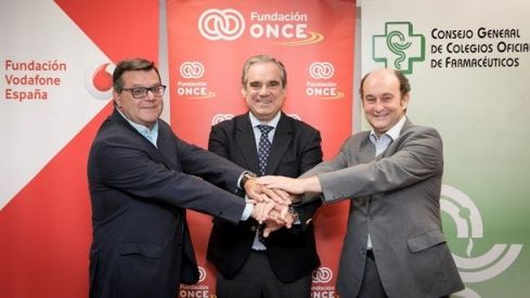 Consejo General de Farmacéuticos, Fundación ONCE y Fundación Vodafone España renuevan su colaboración