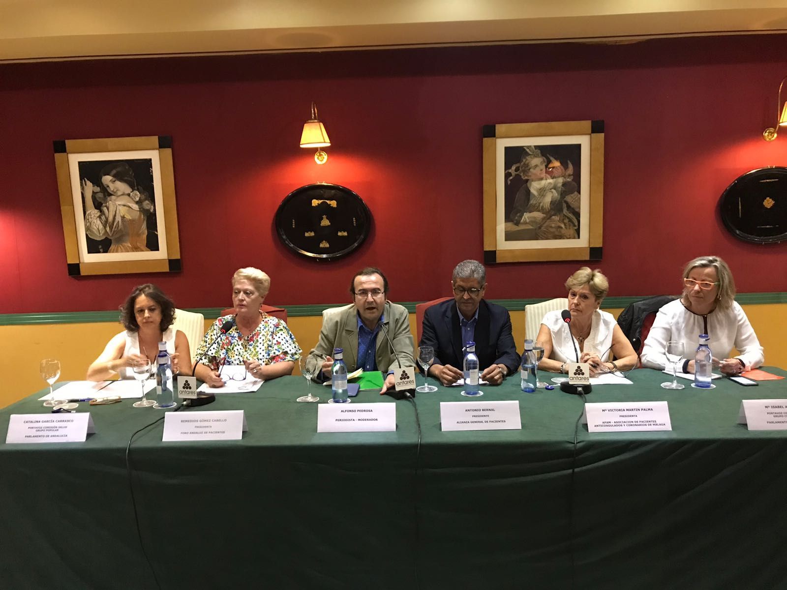 Asociaciones de pacientes piden a los parlamentarios andaluces que se abandone el modelo de «subasta de medicamentos»