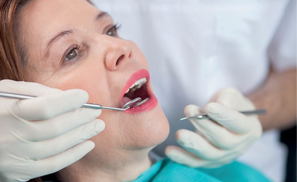 Salud bucodental en adultos mayores de 50 años