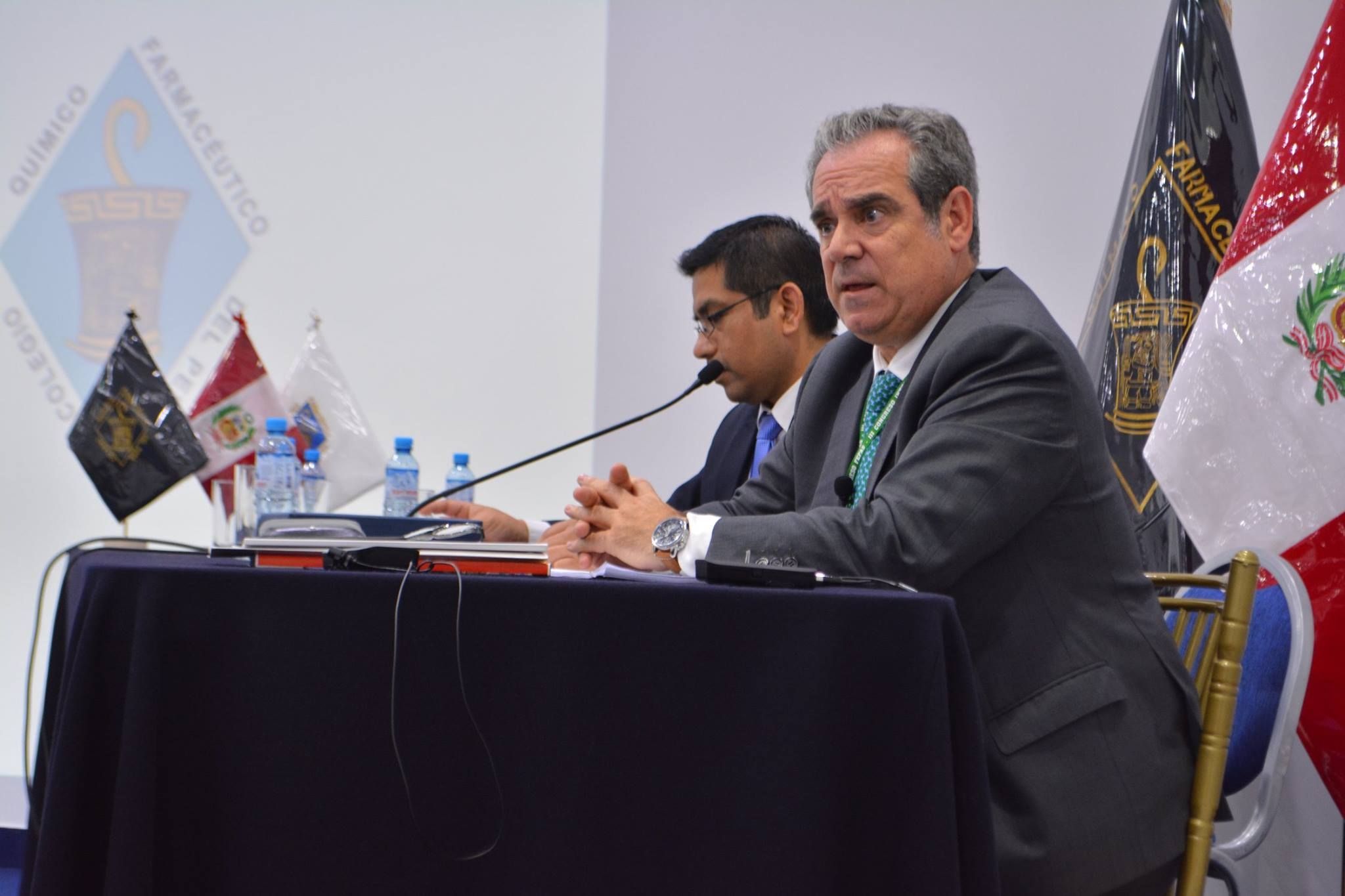 Jesús Aguilar expone ante la FEFAS el desarrollo asistencial de la farmacia española