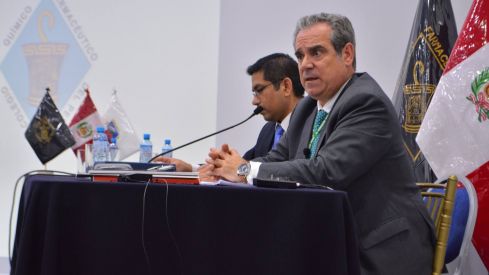 Jesús Aguilar expone ante la FEFAS el desarrollo asistencial de la farmacia española