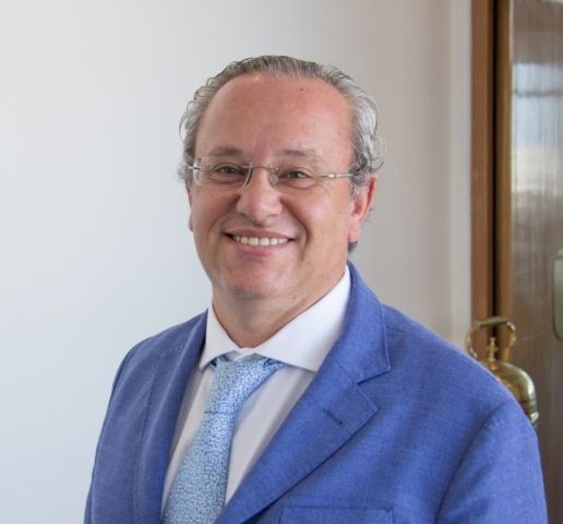 Canarias prohíbe el uso de la cruz verde a establecimientos no sanitarios