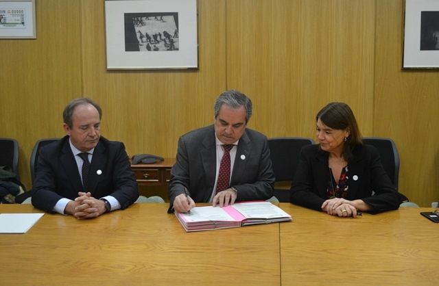 Consejo General de Farmacéuticos y Agencia Española de Medicamentos aúnan fuerzas frente a la resistencia a los antibióticos