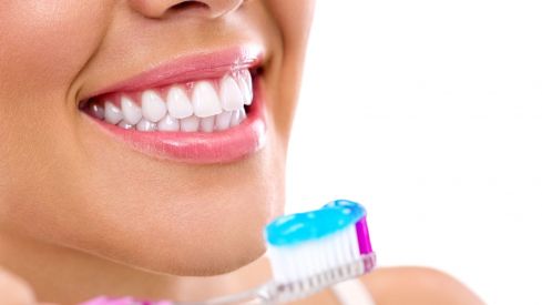 Farmacéuticos y odontoestomatólogos de Cataluña crean una guía sobre salud bucodental