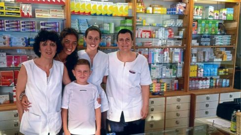 Dos farmacias en una