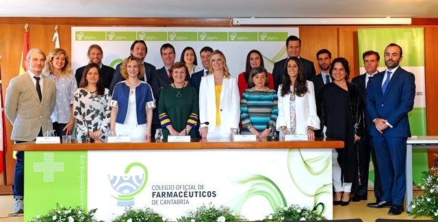 Rita de la Plaza asume la presidencia del Colegio de Farmacéuticos de Cantabria